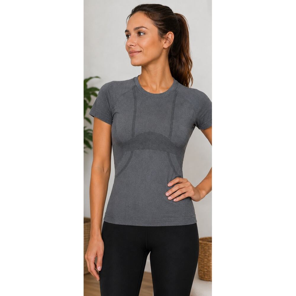 Seamless Gray Performance Running Ventilated Athletic Tee Size 6 🩶✨🩶